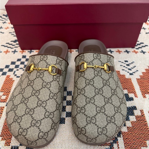 Gucci Beige and Brown Women's Slippers - Picture 2 of 7